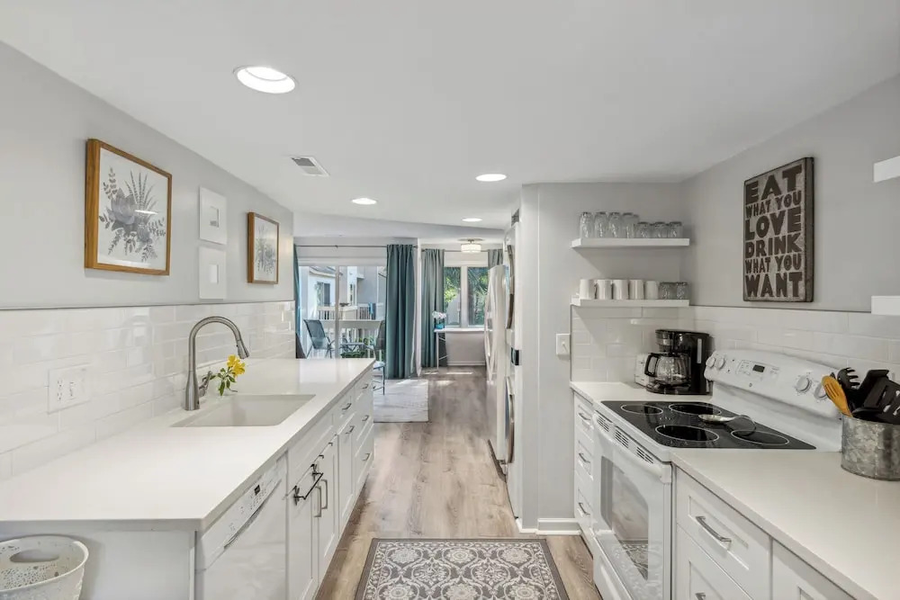 Vitamin Sea Retreat A Dream! Highly Walkable!