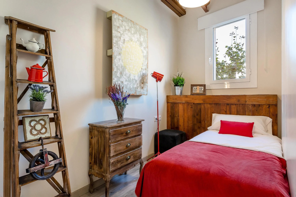 1 Bedroom Vintage Suite With Balcony, 2Nd Floor - Hoa 42158