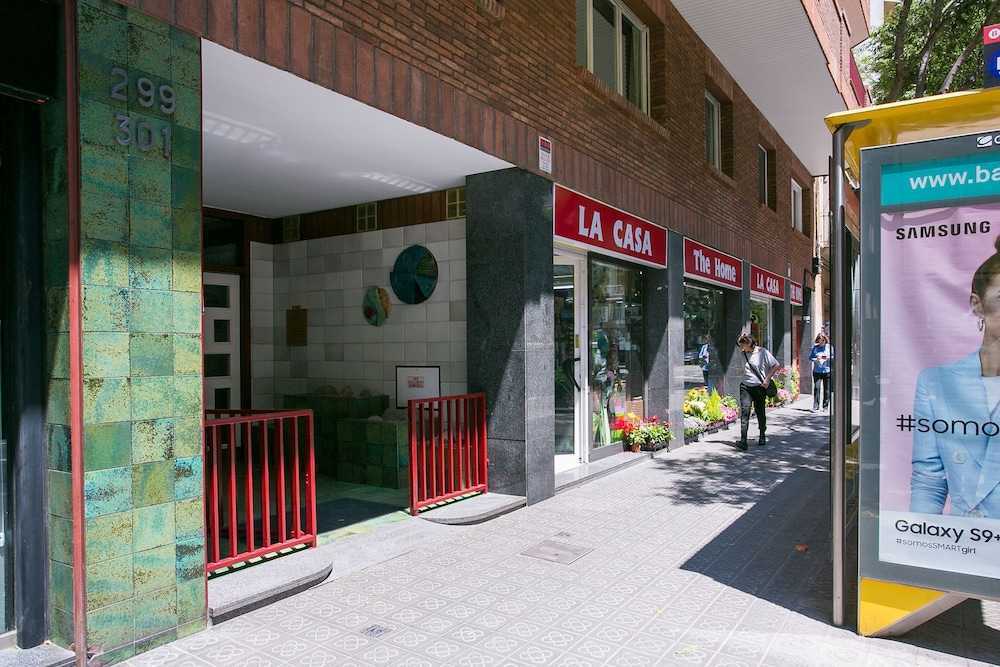 Spacious & Quiet 4 Bedroom Apartment