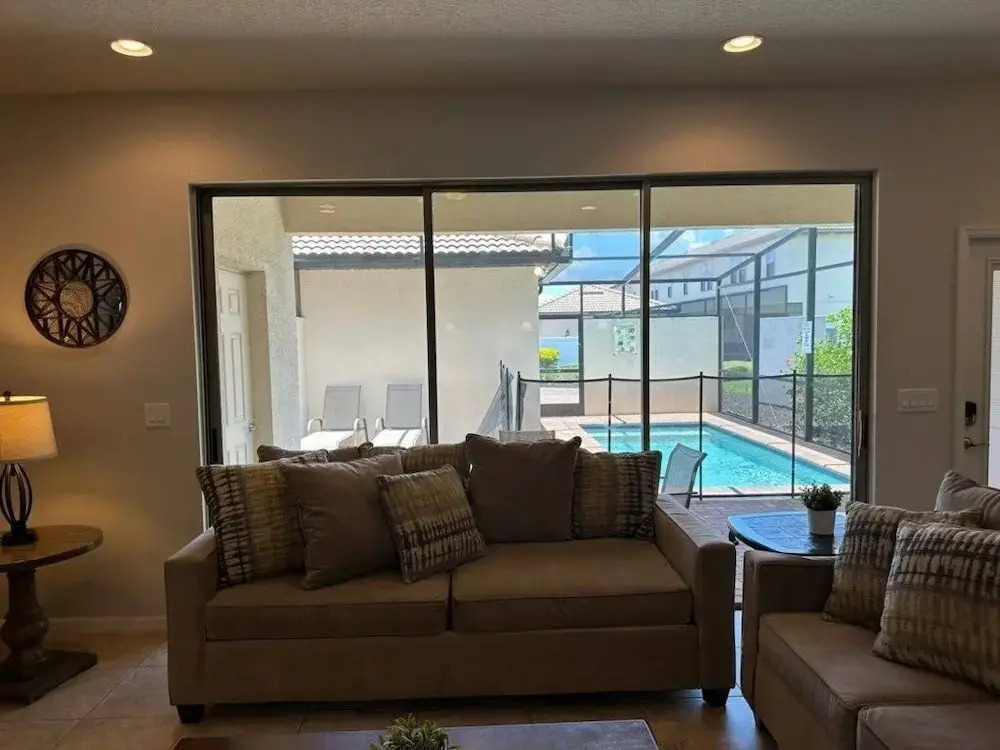 Lovely 5br Townhouse At Windsor At Westside 5 Bedroom Townhouse by RedAwning