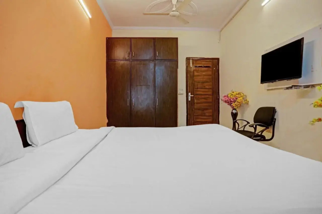 OYO Flagship 80533 Green Homes