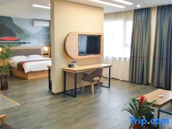 Youjia fashion boutique hotel