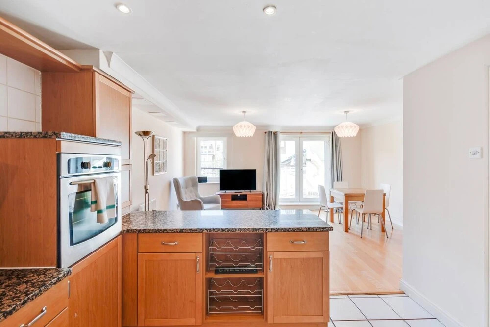 Modern 2bed, 2bath apt 1 Minute to Jubilee Line