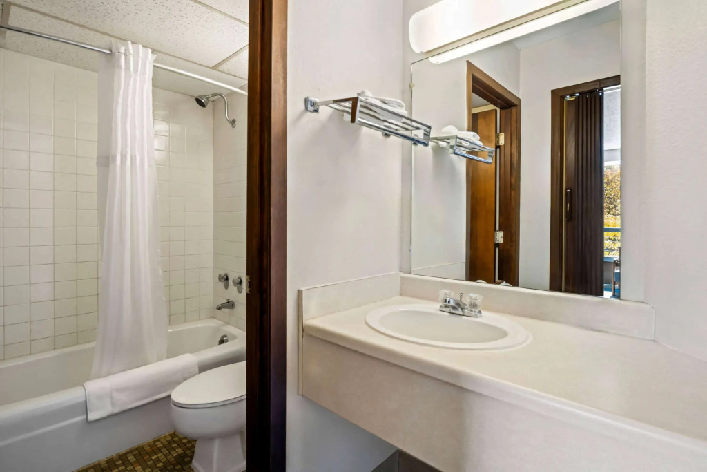 Days Inn by Wyndham Dubuque