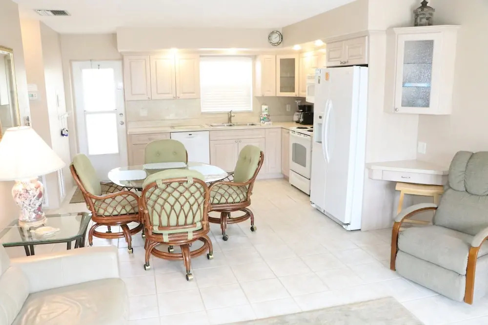 Jamaica Royale 005 - 2 Br Condo