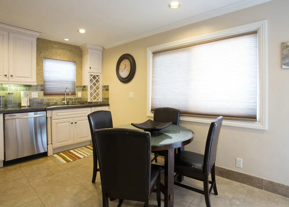 128 39th Street B (68439) - 2 Br townhouse by RedAwning