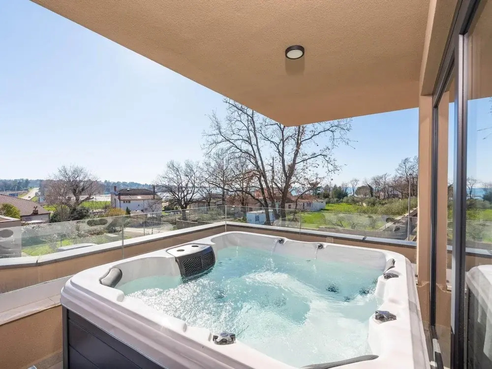 Apartment in Istria With Sea View & Bubble Bath