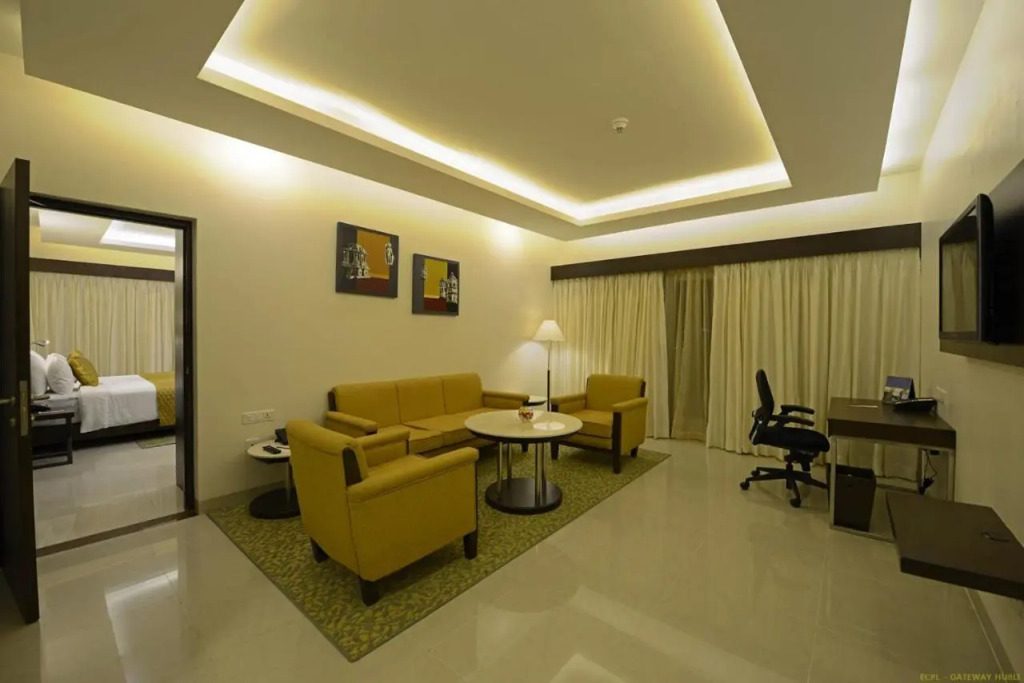 Hotel Naveen Lakeside