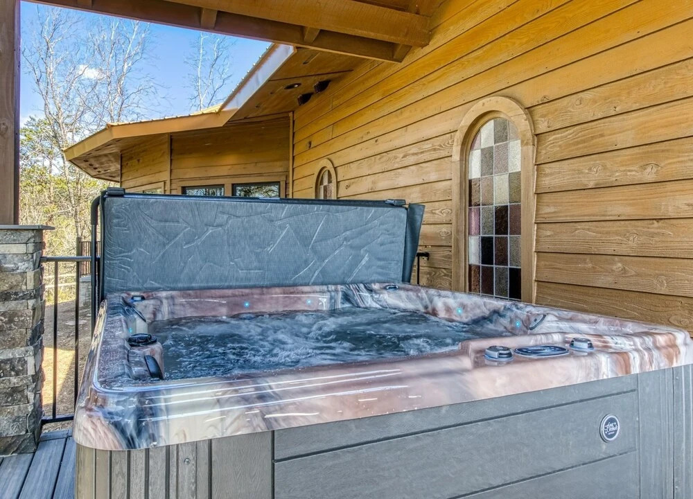 Mountain Valley Revival - Brand New Renovations, Close To Town, Panoramic Mountain Views!! 2 Bedroom Cabin by RedAwning