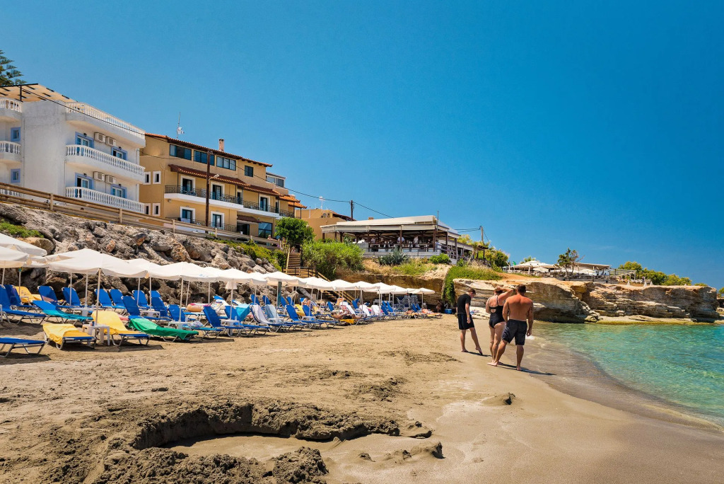 Elmi Beach Hotel & Suites