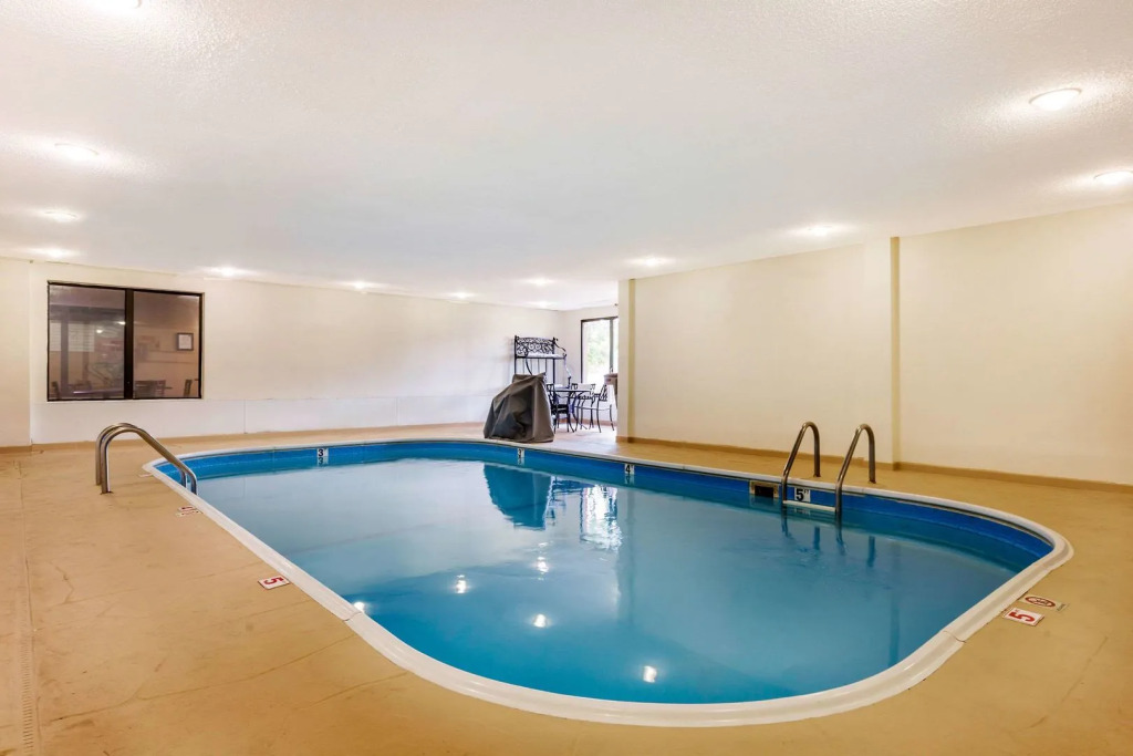 Comfort Suites near I-80 and I-94