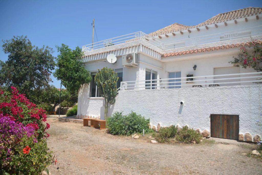 CHALET CON PISCINA A 1 KILOMETRO DE LA PLAYA CARTAGENA