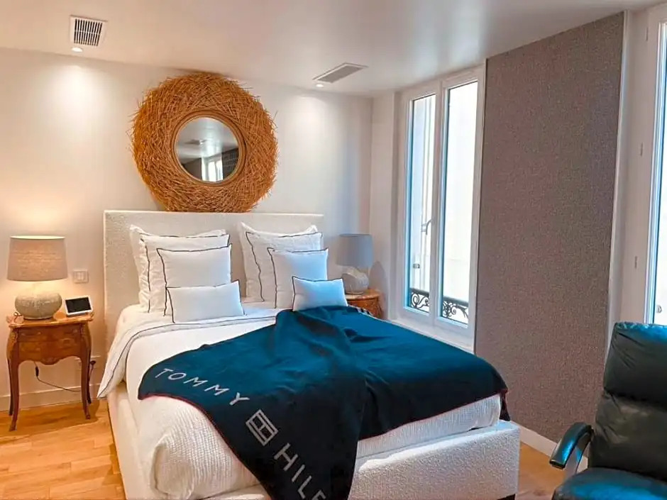 Venue C , Luxury 6 Bedroom Mansion