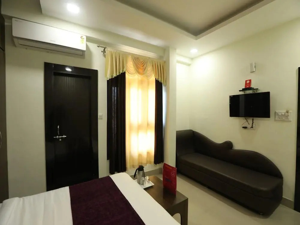OYO 10472 Hotel Queen
