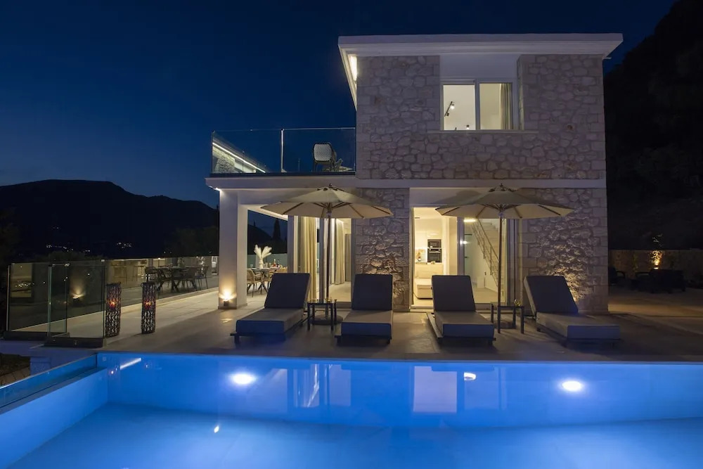 MAJESTIC VILLAS