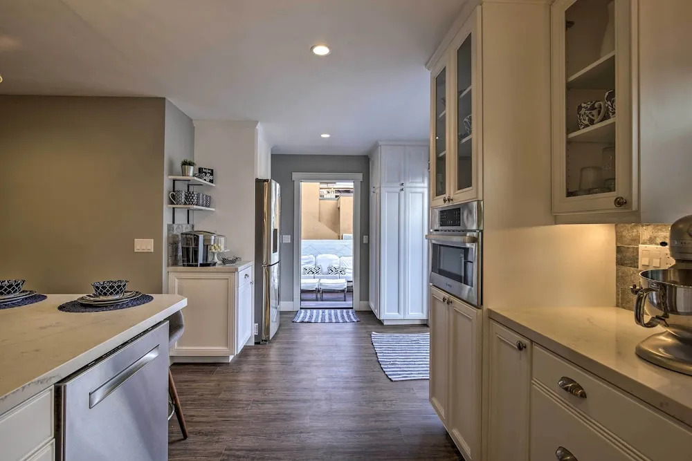 San Diego Home - Walk to Sail Bay & Mission Beach!