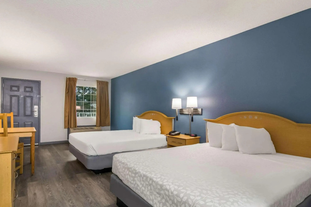 Econo Lodge Branson Theater District