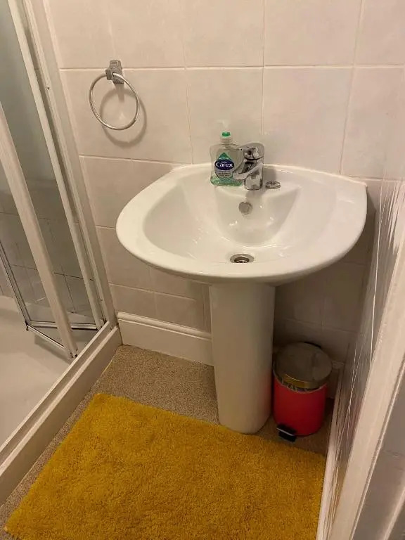 3 bed stylish house Whole house