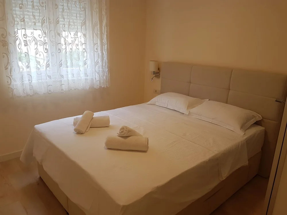 Apartments Leone