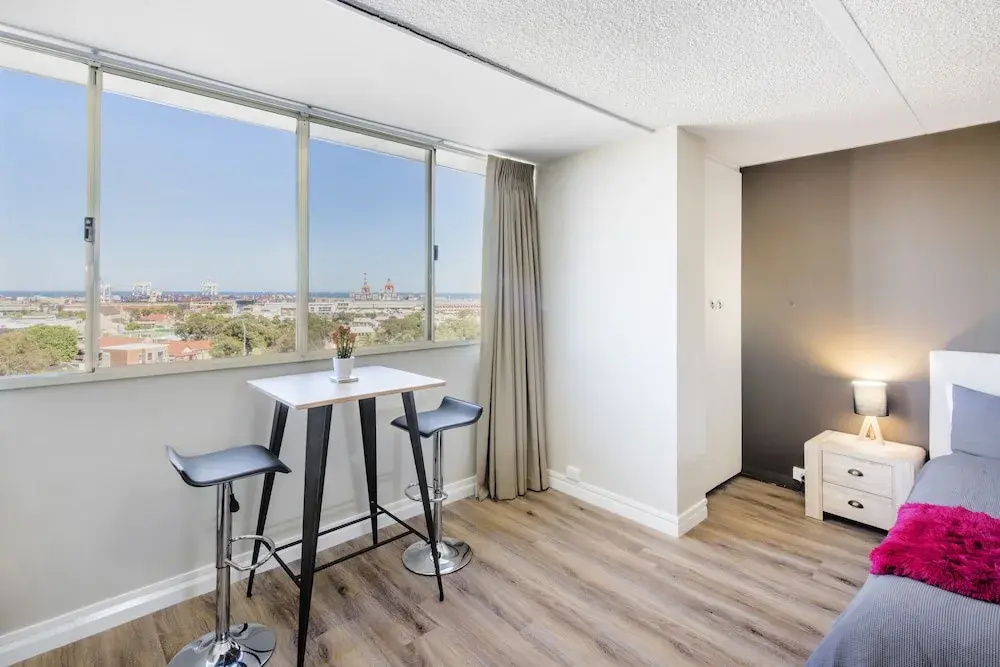 Studio 412 - ocean and sunset views on a budget