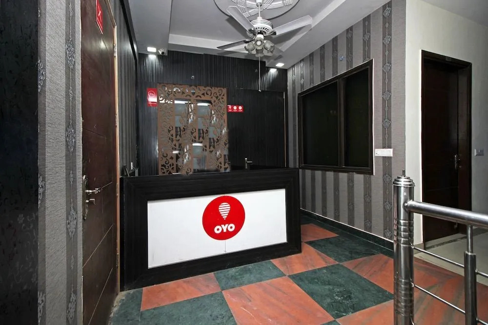 OYO Flagship 5383 Hotel Under Bridge Inn