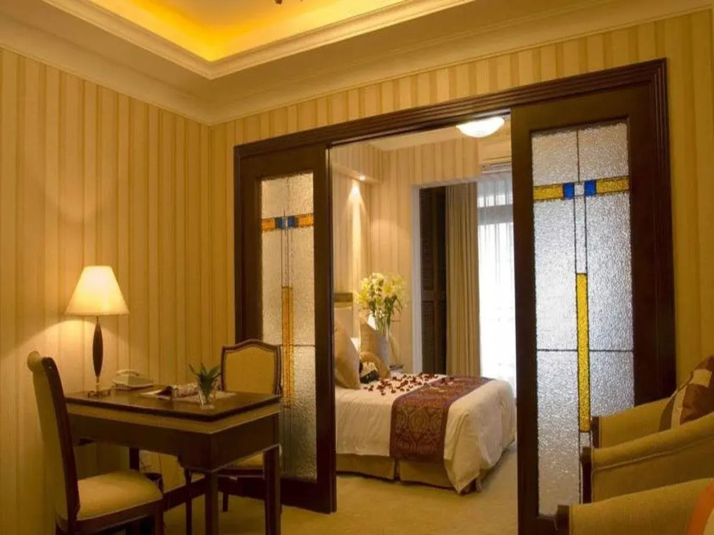 Shanghai Leading Noble Suites & Hotel