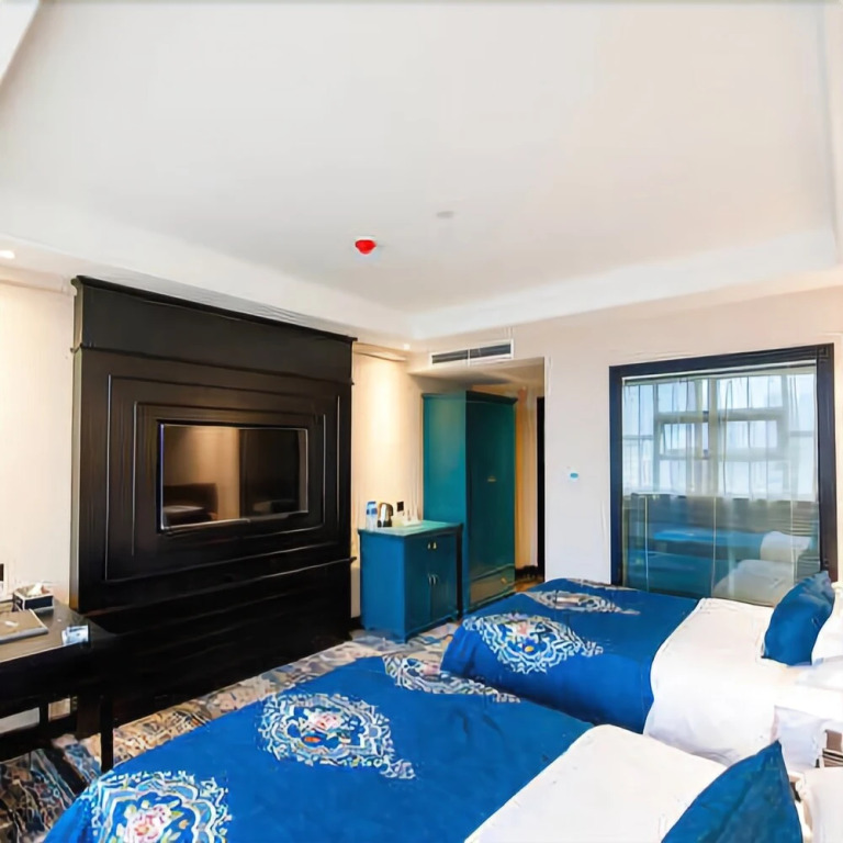 Guiyang Seven Garden - Spring Hotel (Fountain Metro Station Taiping Road Netflix Street Shop)