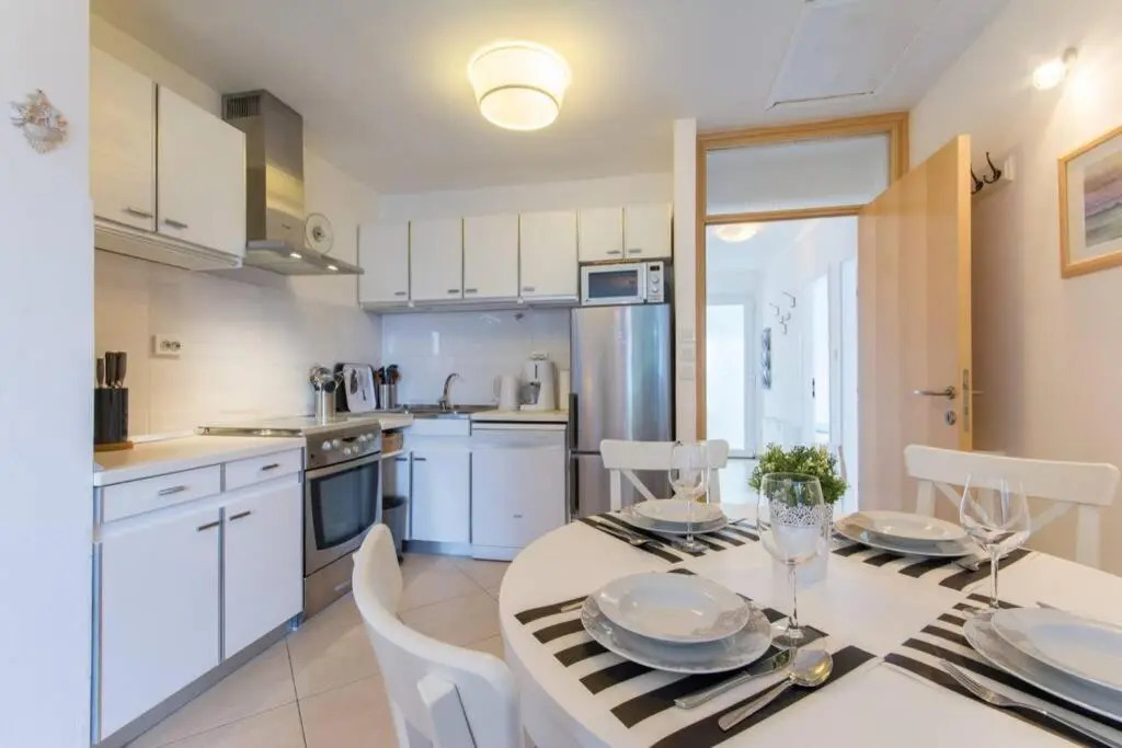 Flora three bedroom apartment. Near beach