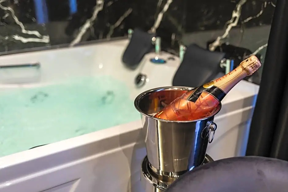 Maximum Suite & Spa