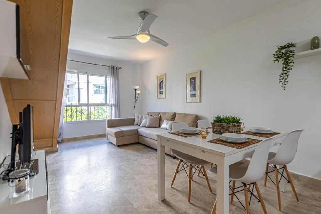 797 Holiday Rentals- Duplex for 7 Carihuela 1 min beach mas parking