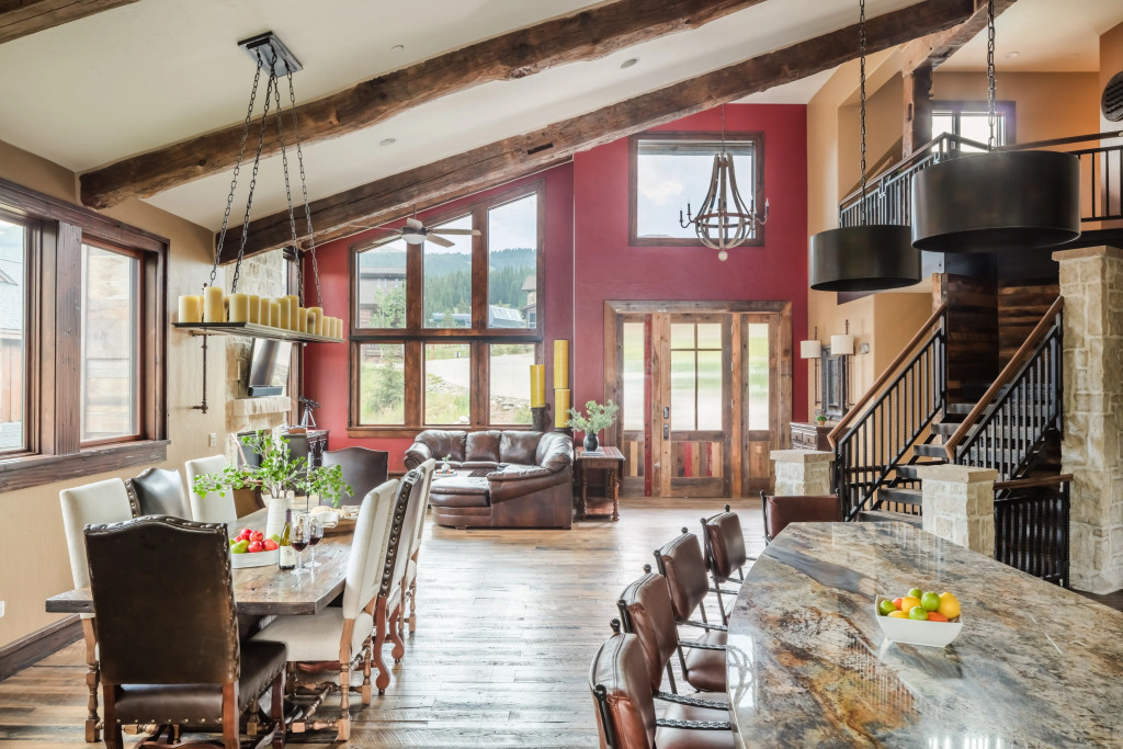 Sleeps 22! Craftsman Haven in Gated Community w/ Movie Room & Skiing