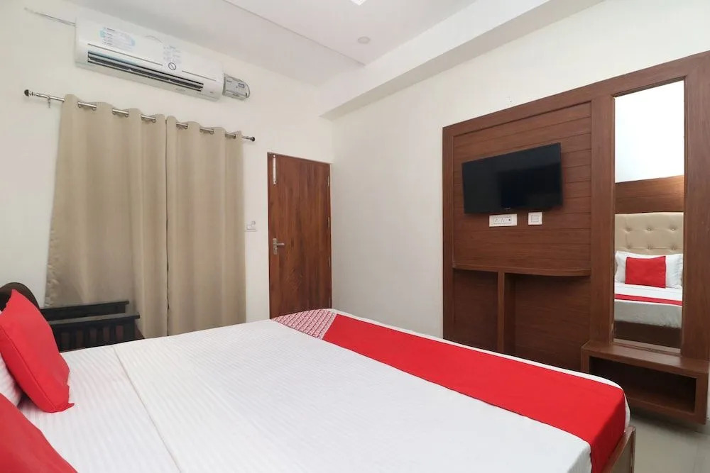 Oyo 18504 Hotel Safari