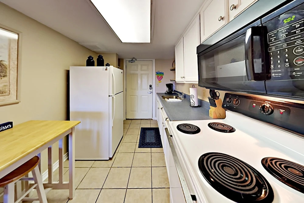 131 Seabreeze - One Bedroom Condo