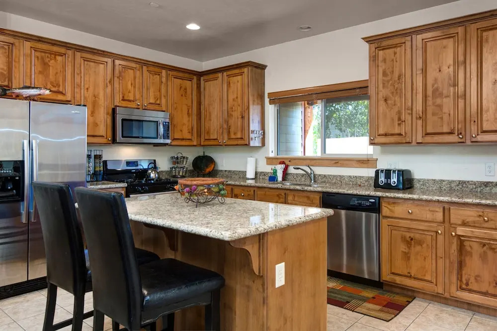 4BR 3.5BA Urban Alpine Home by RedAwning