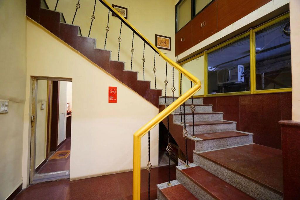OYO 7859 Hotel Gurukripa