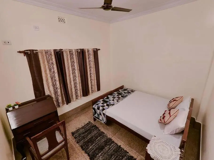 Laketown Vintage Villa 2 - 2BHK holiday home