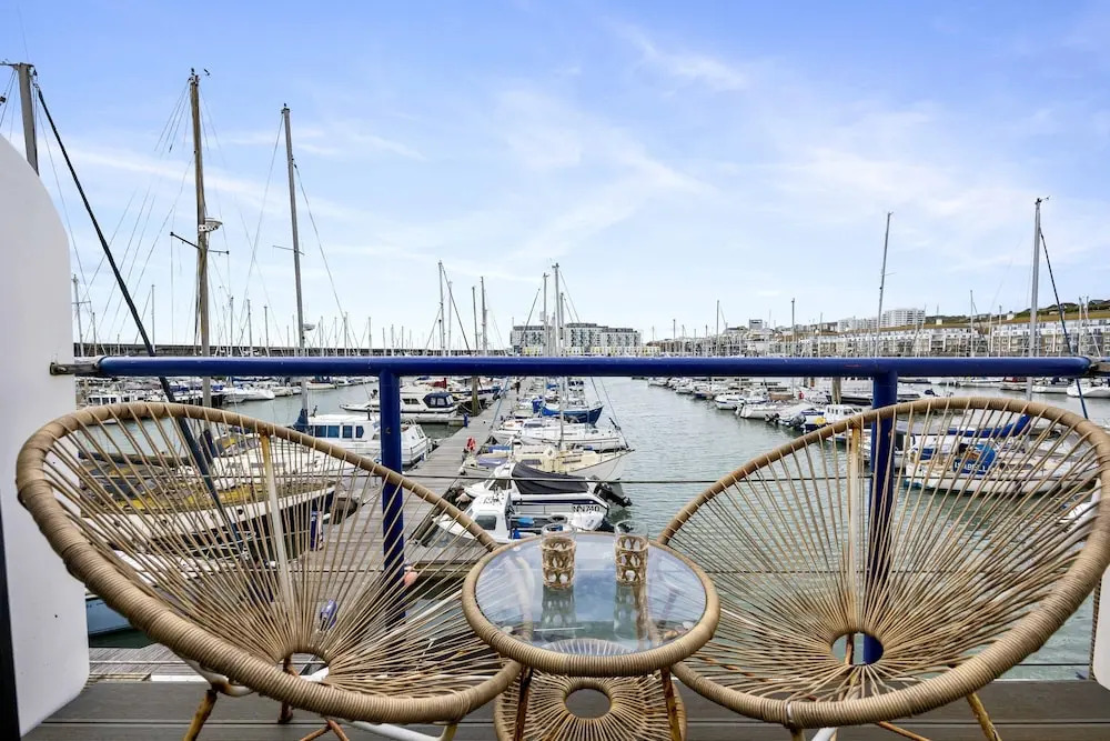 Brighton Water Cabin With Free Parking