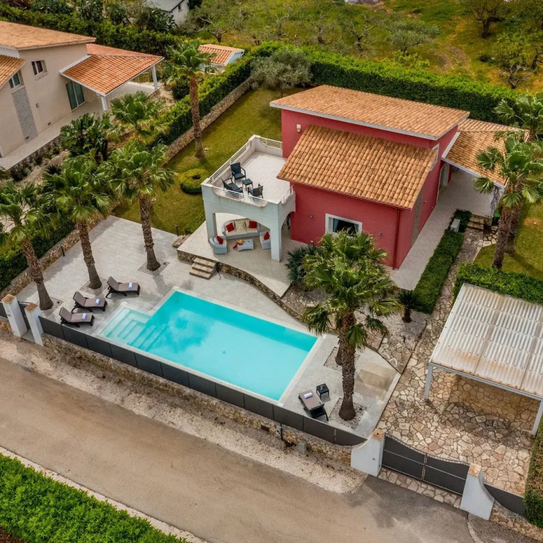 Villa Jacqueline con piscina privata 8 posti letto