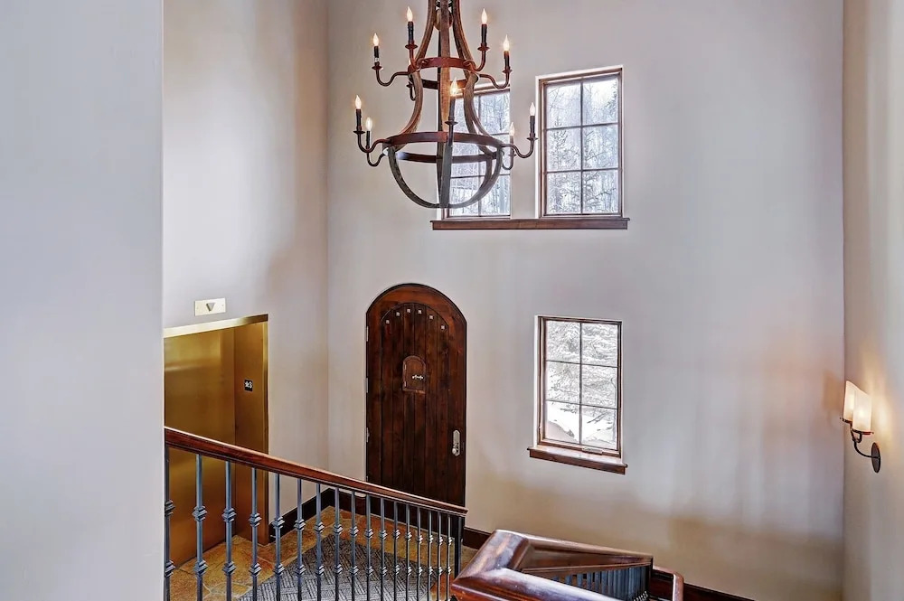 Gorgeous 5 Bedroom Private Chalet in Vail Village