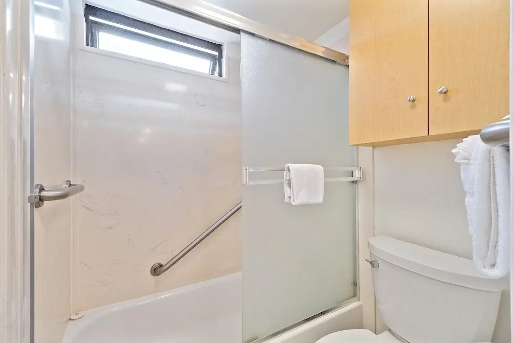 Tower 2 Suite 1702 - Ffp 1 Bedroom Home by Redawning