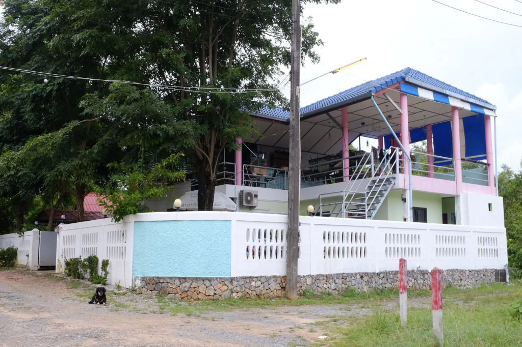 Chomlay Restaurant & Room for Rent