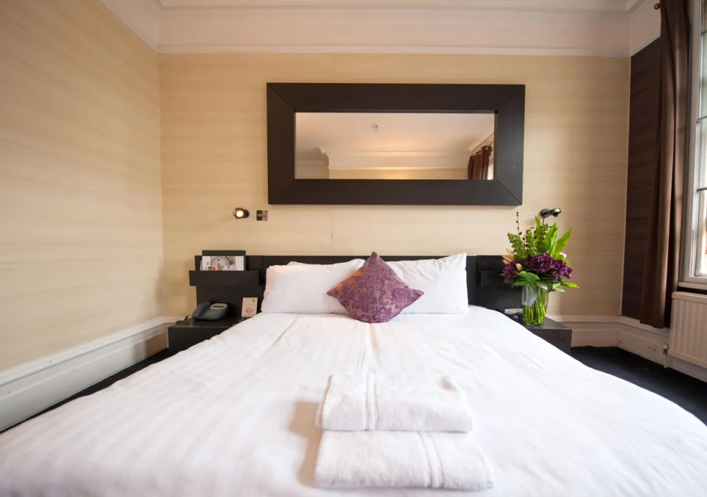 159 Knightsbridge