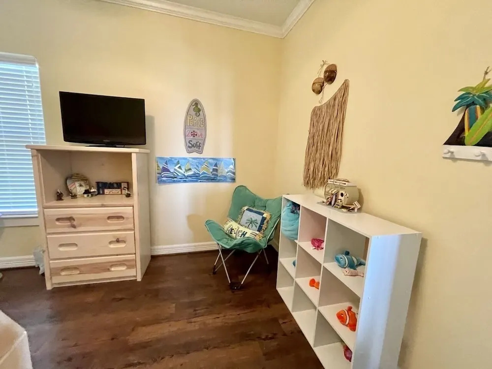 Beachy Beach 3 Bedroom Home by Redawning