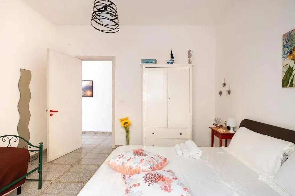 Sunny Haven Villa In Torre Lapillo