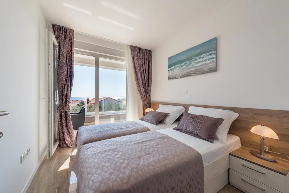 Apartments with pool Villa Zora