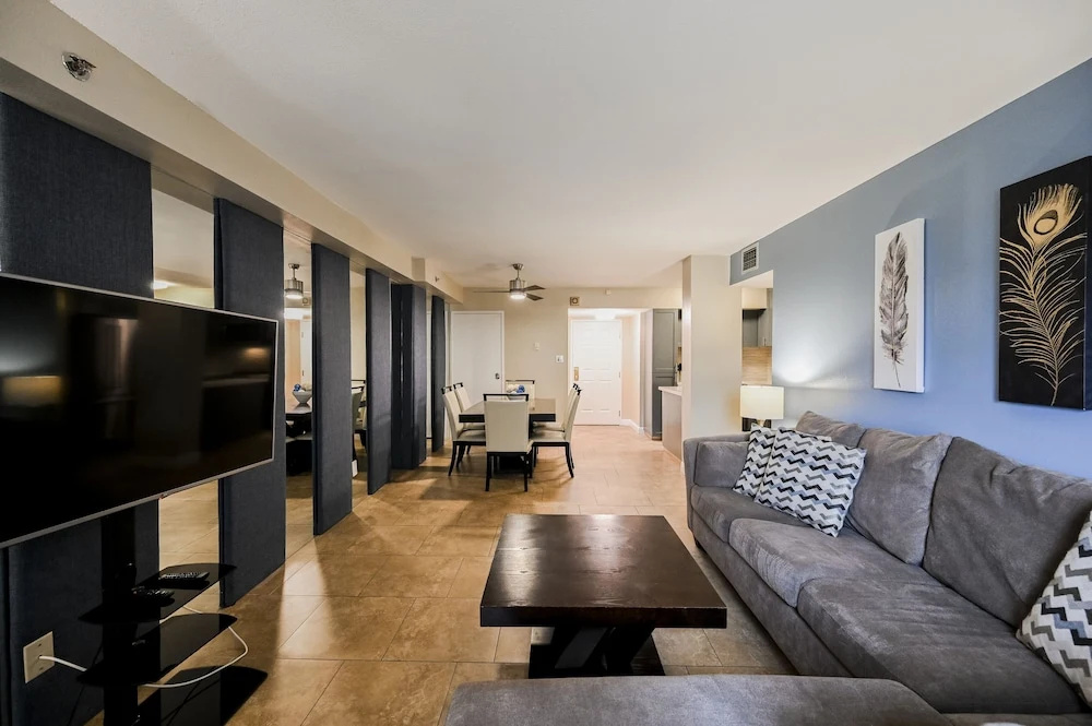 StripViewSuites at Jockey Club