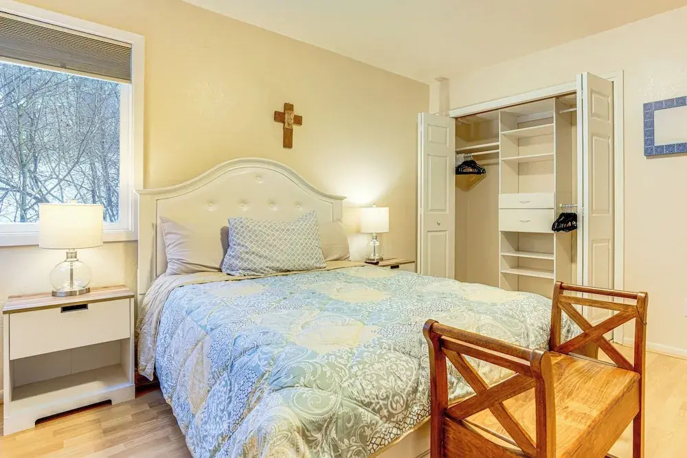 1 Mi to Dtwn: Cozy Condo in Anchorage!