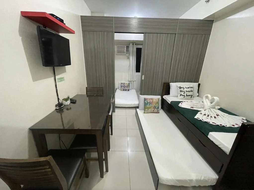 Green Residences 1 Bedroom with Balcony in Metro Manila Multiple Beds Free Breakfast for 2 pax