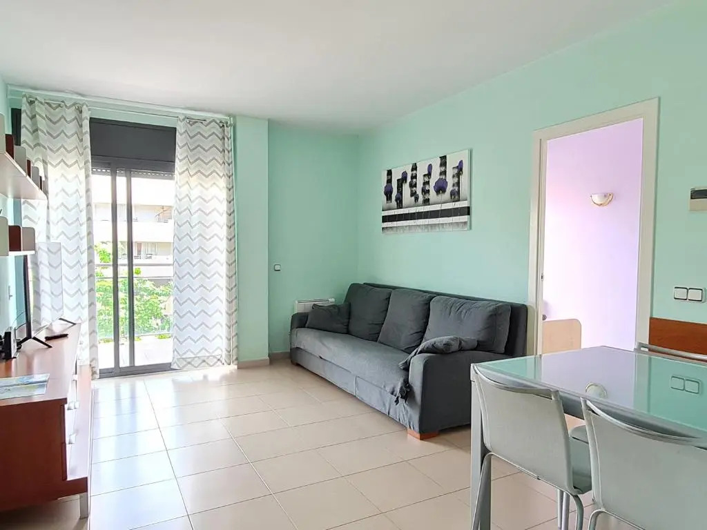 Fantastic 3 bedroom apartment, 300m to the sea