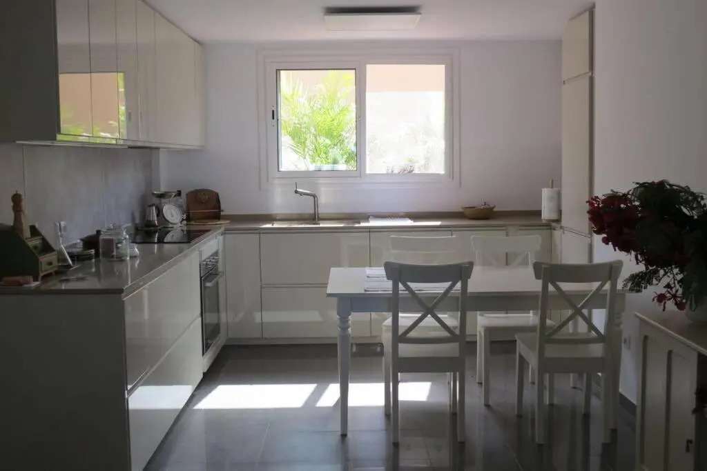 Luxury House with 3 Bedrooms, Sea Wiew and Swimming Pool in a quiet Residence